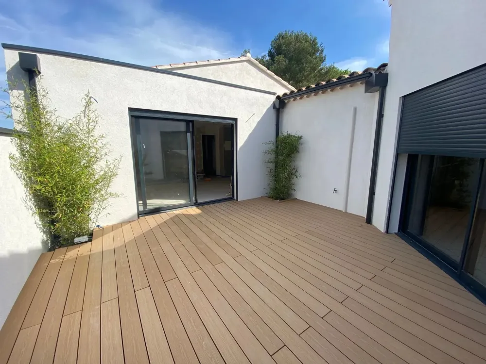 pose de terrasse en composite à Arles